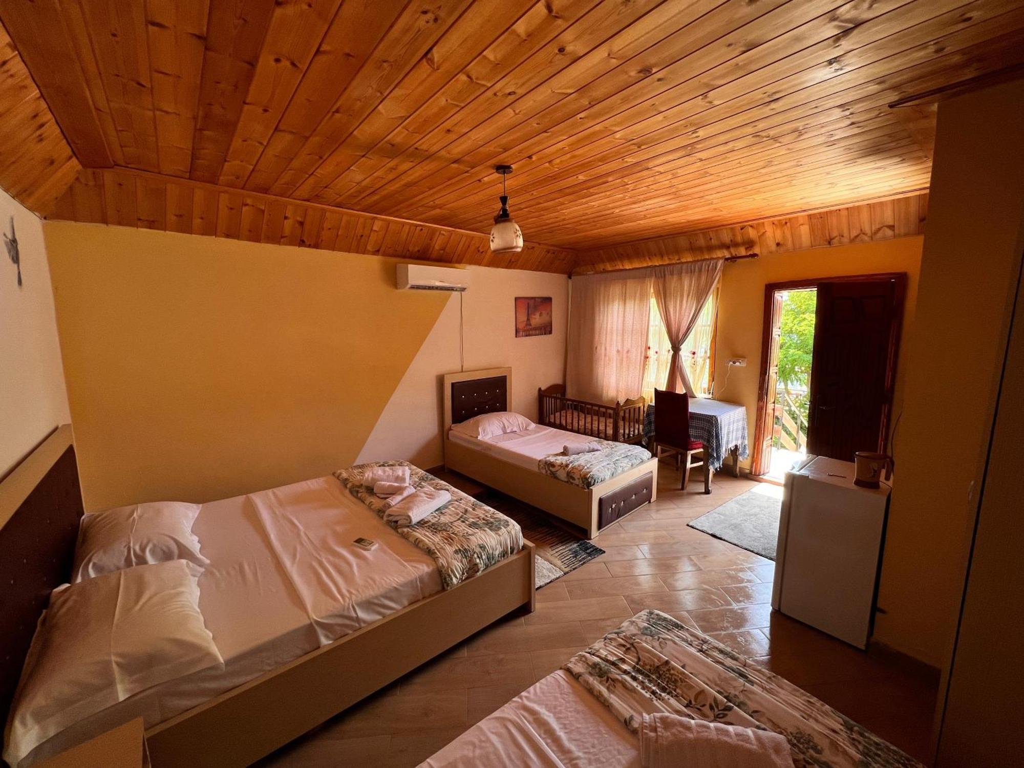 Rooms Merlika -Inside The Castle- Kruje Bilik gambar